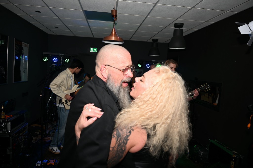 ../Images/10 jaar Ro's Barbershop 130.jpg